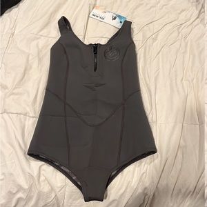 Billabong Surf Capsule NWT